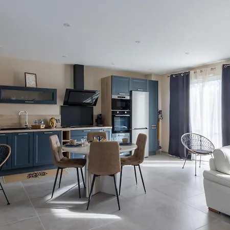 Le Geai Des Chenes * Sarlat-la-Caneda